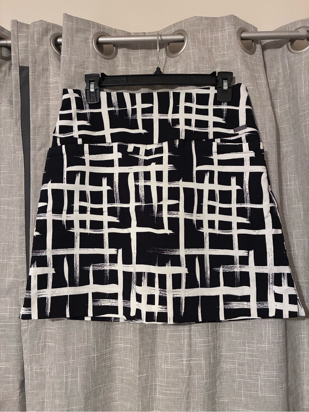 NWOT S.C. & Co. Abstract Grid Print Tummy Control Skort - Women's Medium